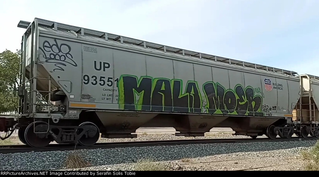 UP 93551 Con Grafiti 